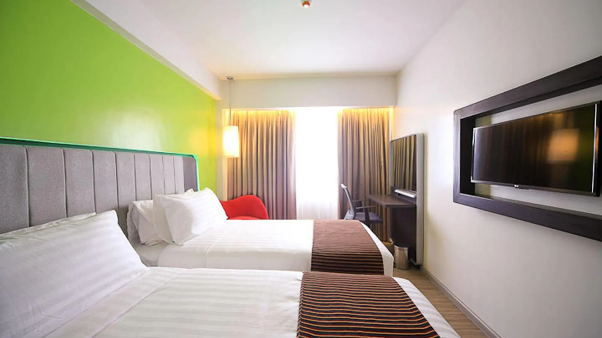 Park Inn By Radisson Clark Angeles Hotel