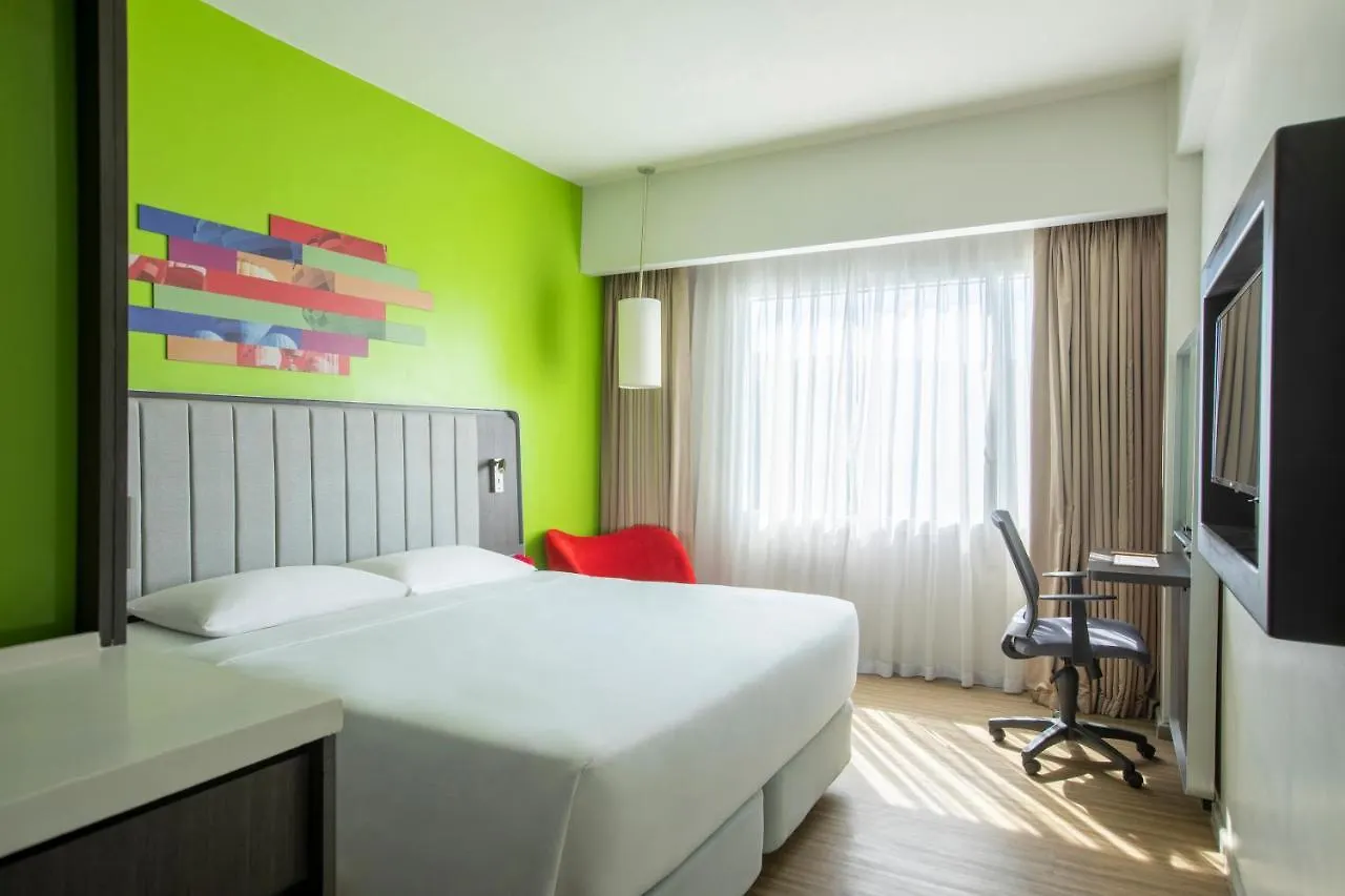 Park Inn By Radisson Clark Angeles 4*,